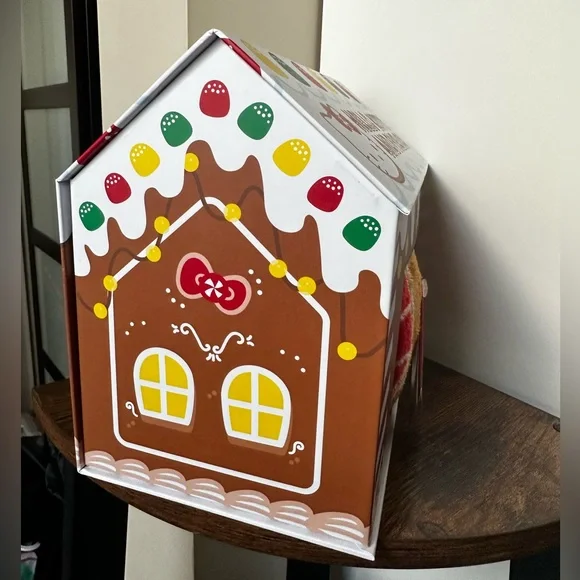 Hello Kitty & Friends Gingerbread Box Christmas Throw - Picture 6 of 7